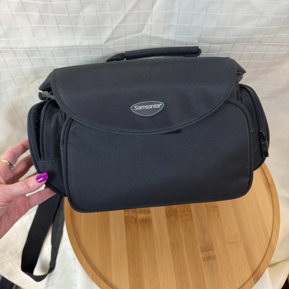 Samsonite Camera/Camcorder Bag - Black W Adjustable Strap And Inserts